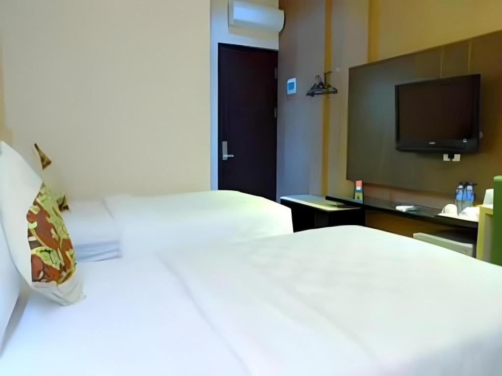 Lotus Hotel Subang Luaran gambar