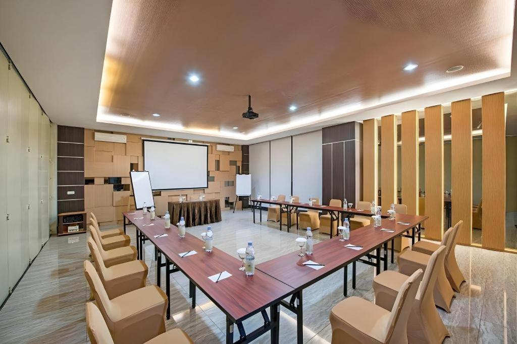 Lotus Hotel Subang Luaran gambar