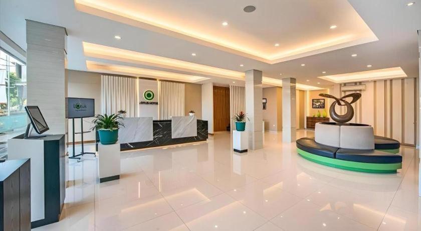 Lotus Hotel Subang Luaran gambar