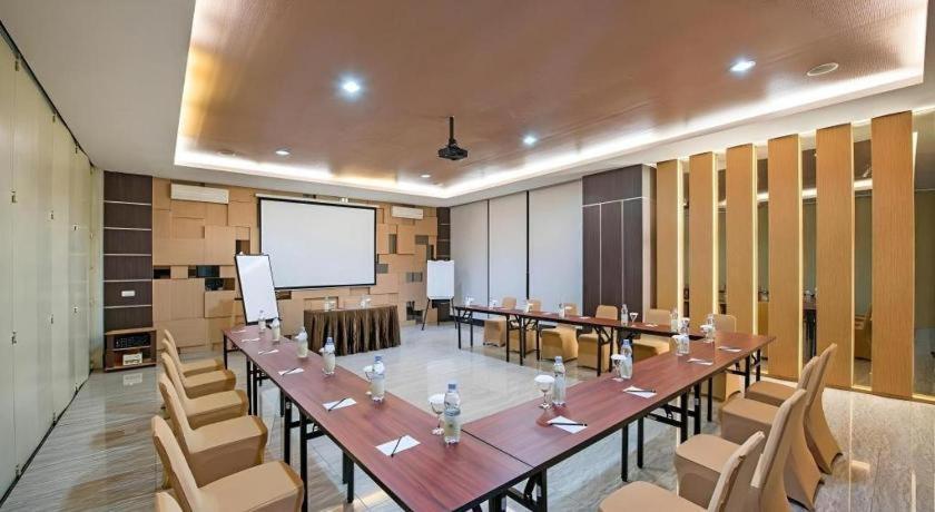 Lotus Hotel Subang Luaran gambar