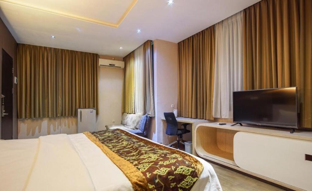 Lotus Hotel Subang Luaran gambar